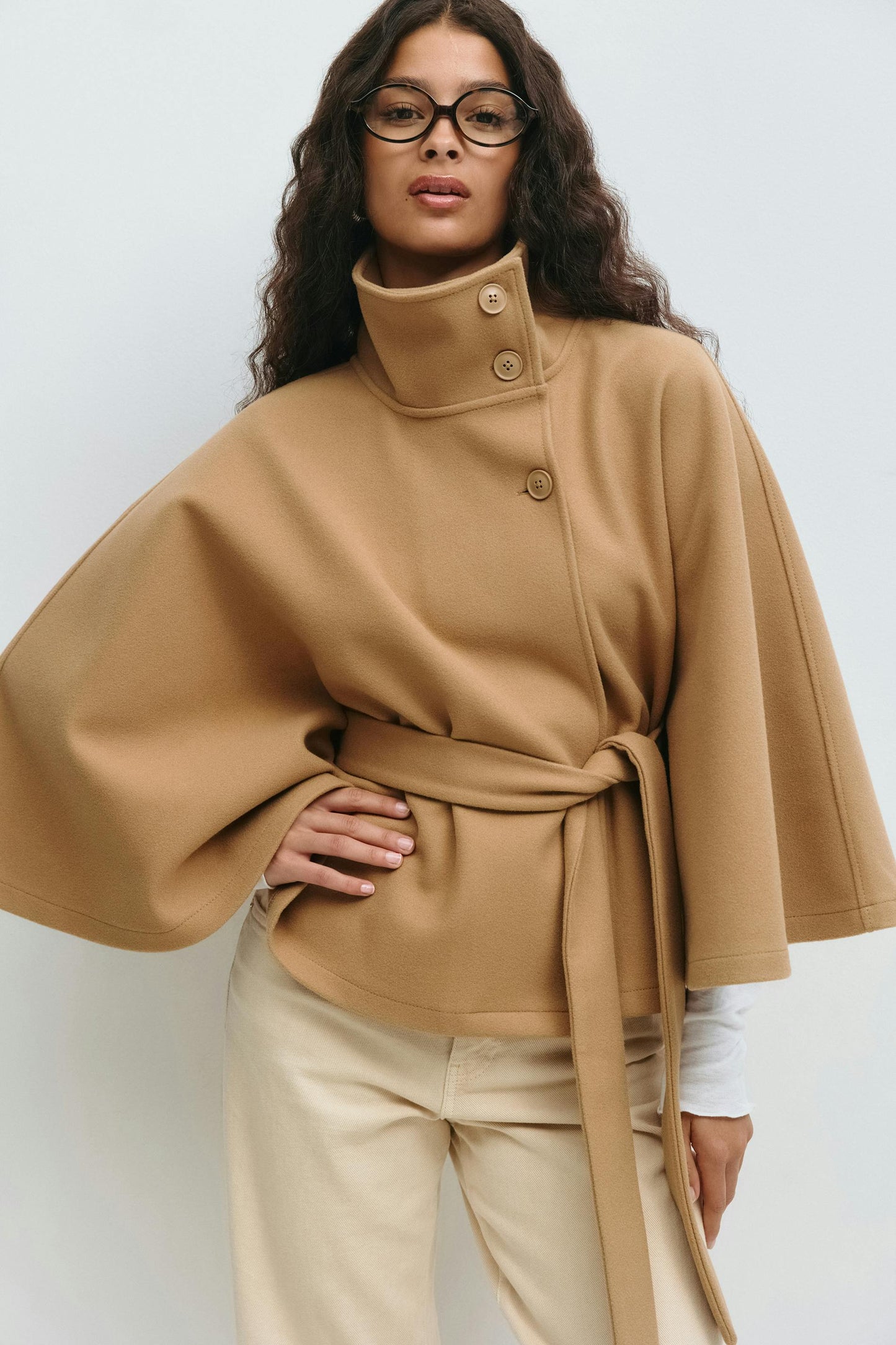 Anaïs - Trench Court Femme Ceinturé et Élégant pour l'Automne