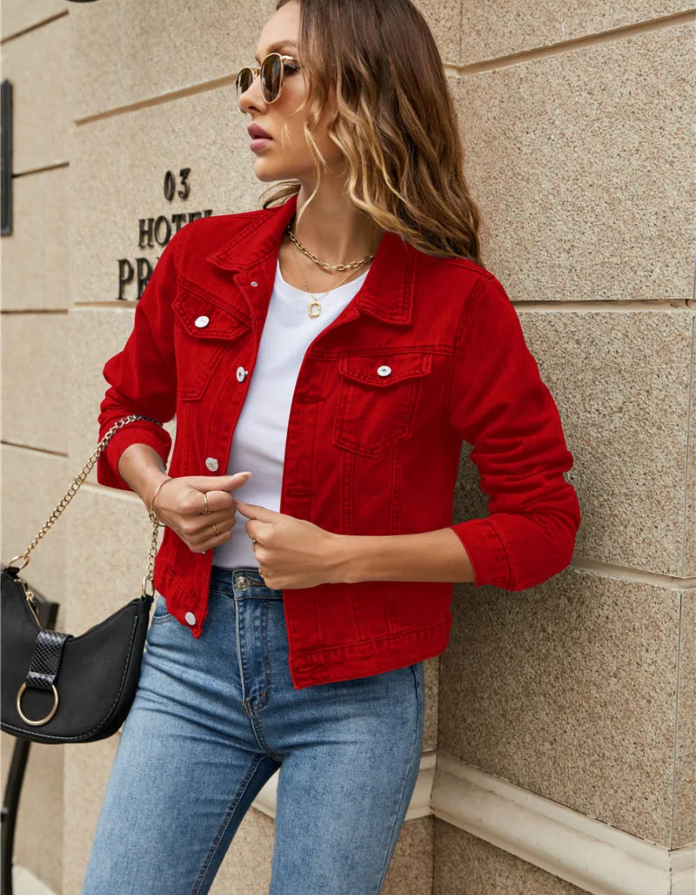 Camille - Veste en Jean Femme pour l'Automne à Coupe Courte Boutonnée