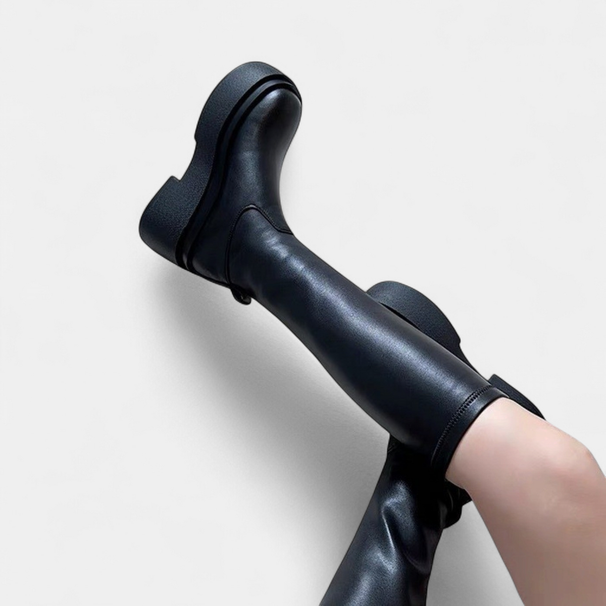 Chloe - Bottes hautes femme à plateforme épaisse et tige ajustée élégante