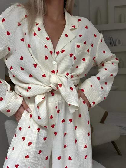 Clara - Pyjama Femme en Coton Style avec Motif Cœurs et Col Chemise