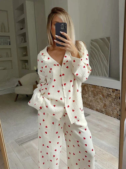 Clara - Pyjama Femme en Coton Style avec Motif Cœurs et Col Chemise