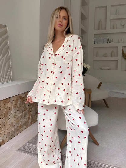 Clara - Pyjama Femme en Coton Style avec Motif Cœurs et Col Chemise