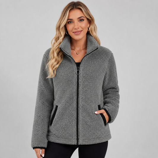 Clara - Veste femme courte et chaude à capuche zippée avec col montant