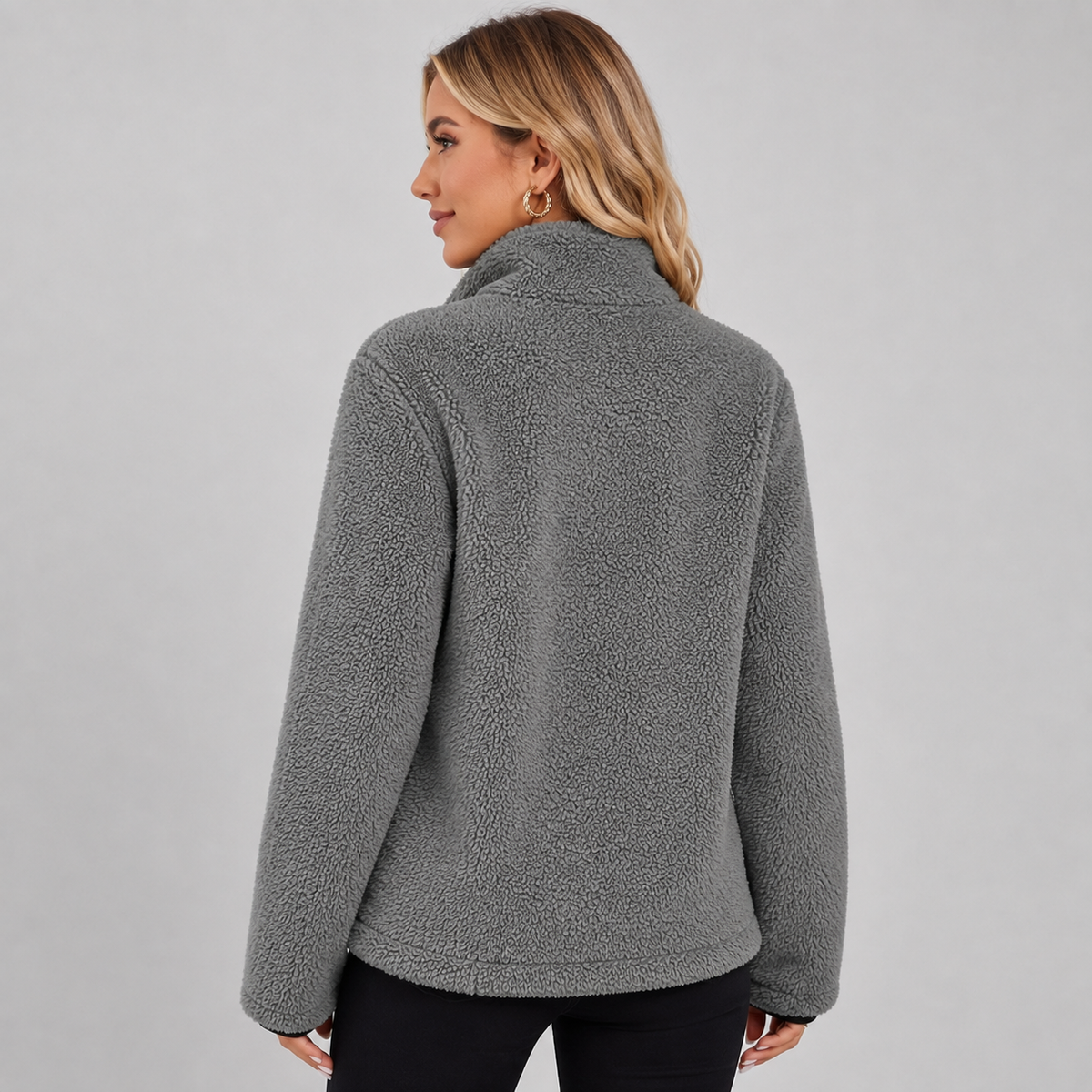 Clara - Veste femme courte et chaude à capuche zippée avec col montant