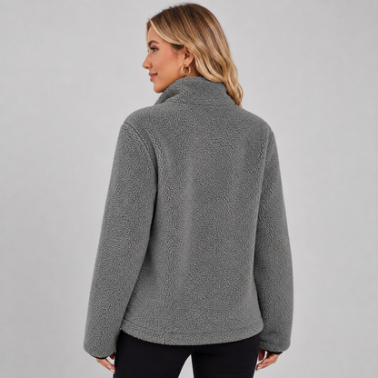 Clara - Veste femme courte et chaude à capuche zippée avec col montant