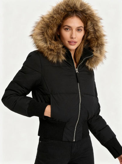 Sarah - Doudoune femme courte et chaude à capuche doublée et zippée pour l'hiver