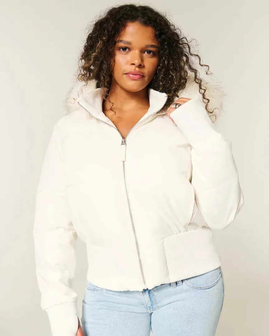 Sarah - Doudoune femme courte et chaude à capuche doublée et zippée pour l'hiver