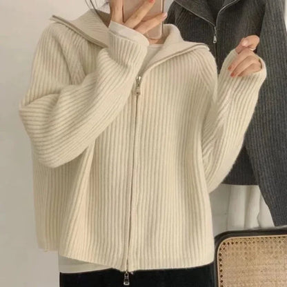 Élise - Cardigan Femme en Laine Style pour l'Automne avec Capuche et Zip
