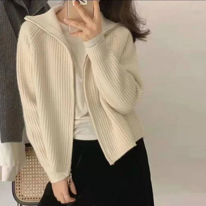 Élise - Cardigan Femme en Laine Style pour l'Automne avec Capuche et Zip