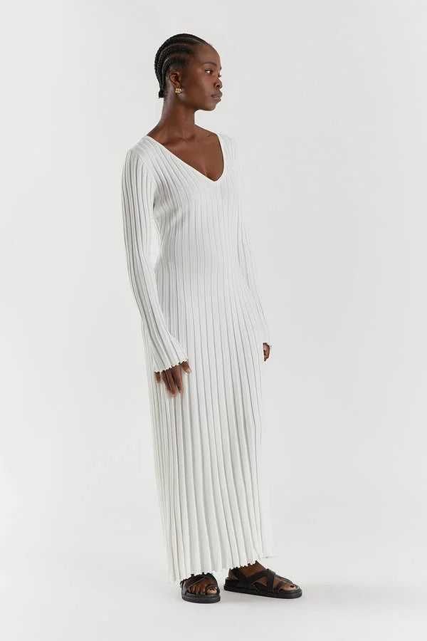 Élise - Robe pull femme longue col V côtelée avec manches longues et coupe évasée